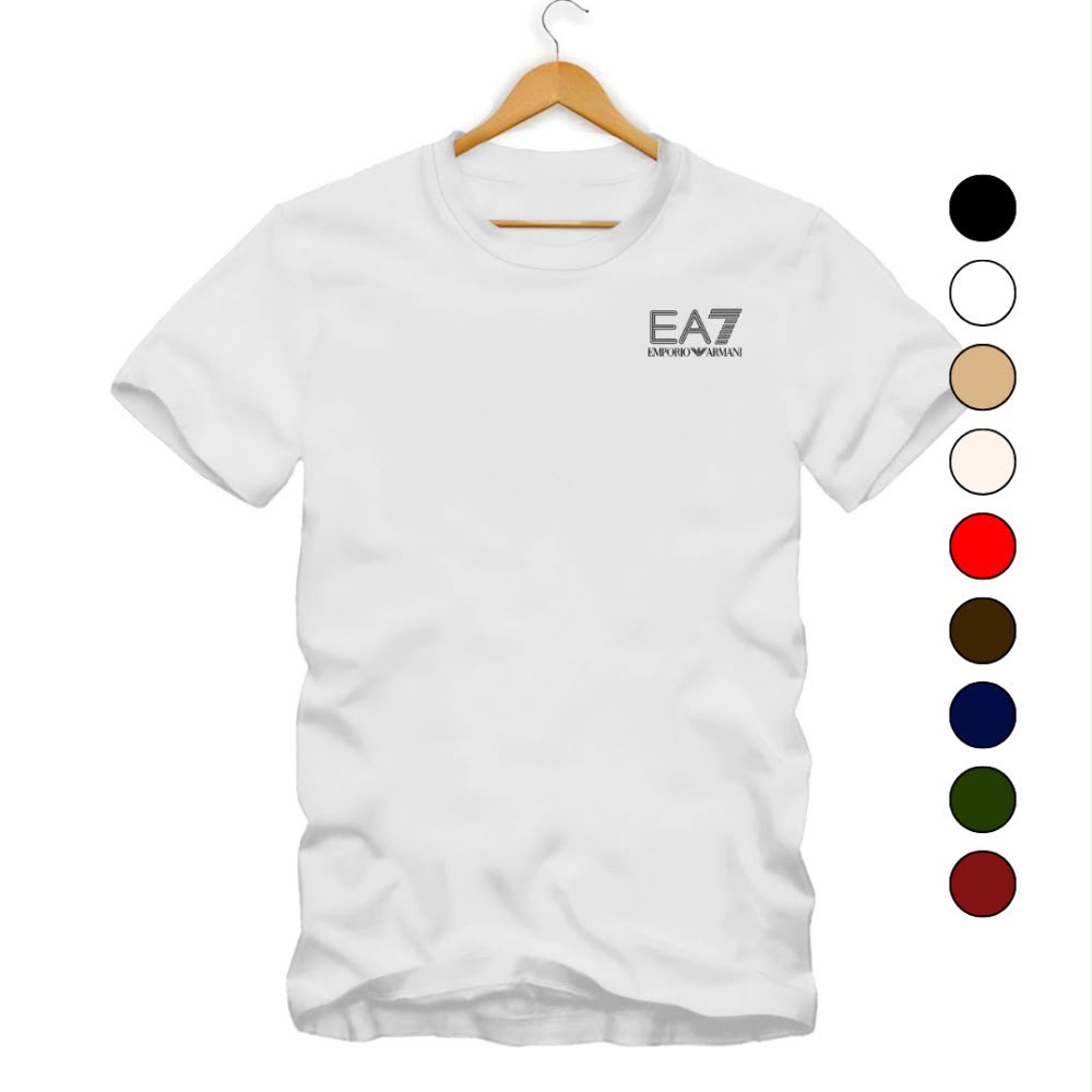Camiseta branca EA7 Emporio Armani com pequeno logo no peito.